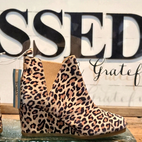 TOMS Kelsey Wedge Bootie Leopard Print Sz 6 - Picture 3 of 7